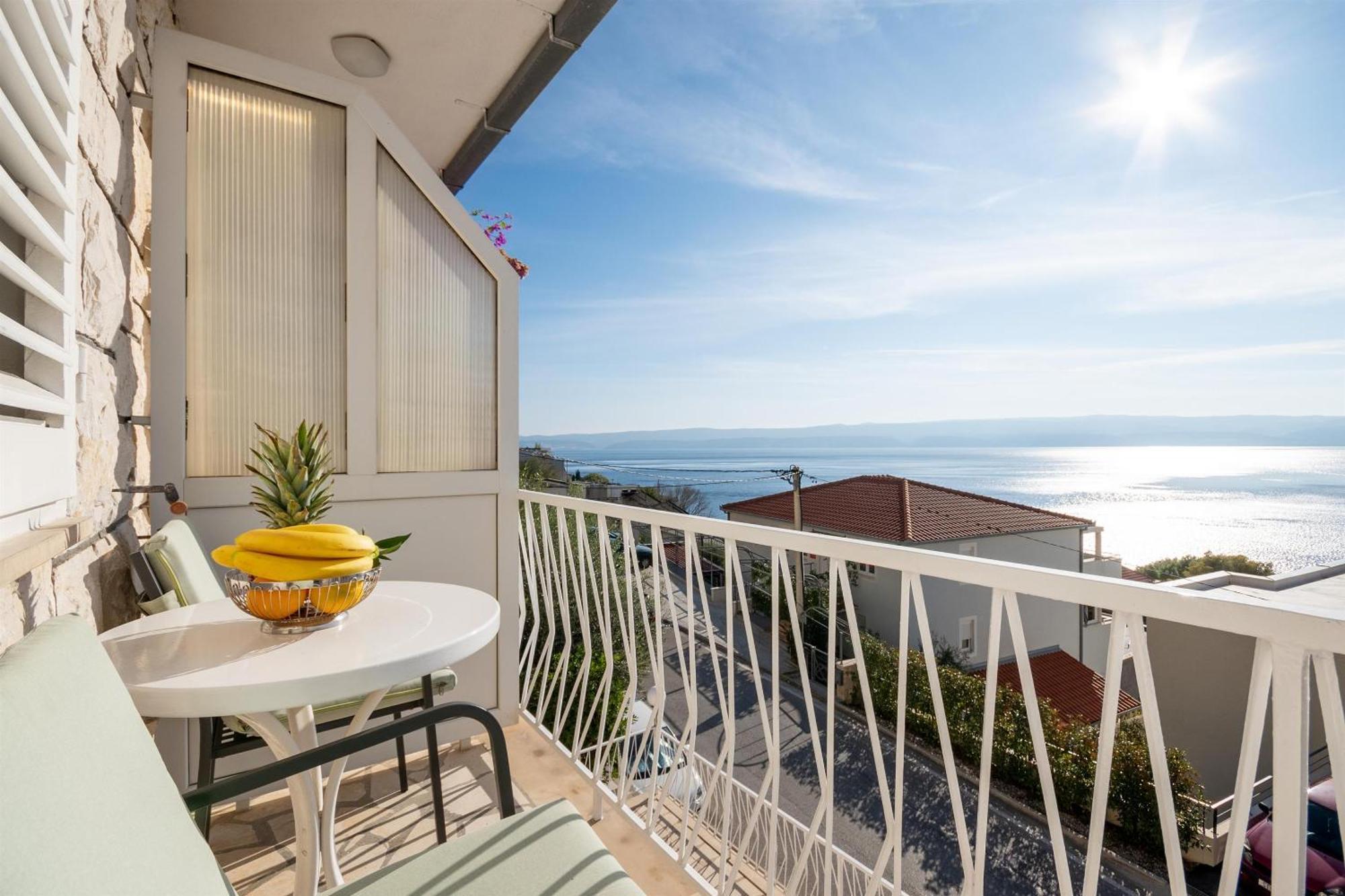 Apartments Ivan - With Parking Omis Bagian luar foto