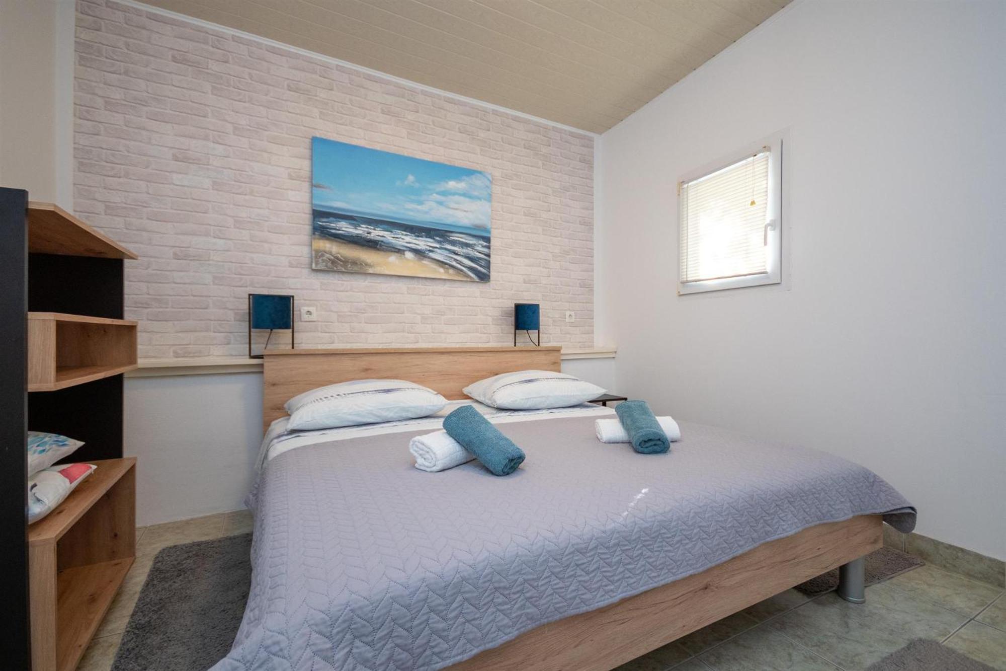 Apartments Ivan - With Parking Omis Bagian luar foto