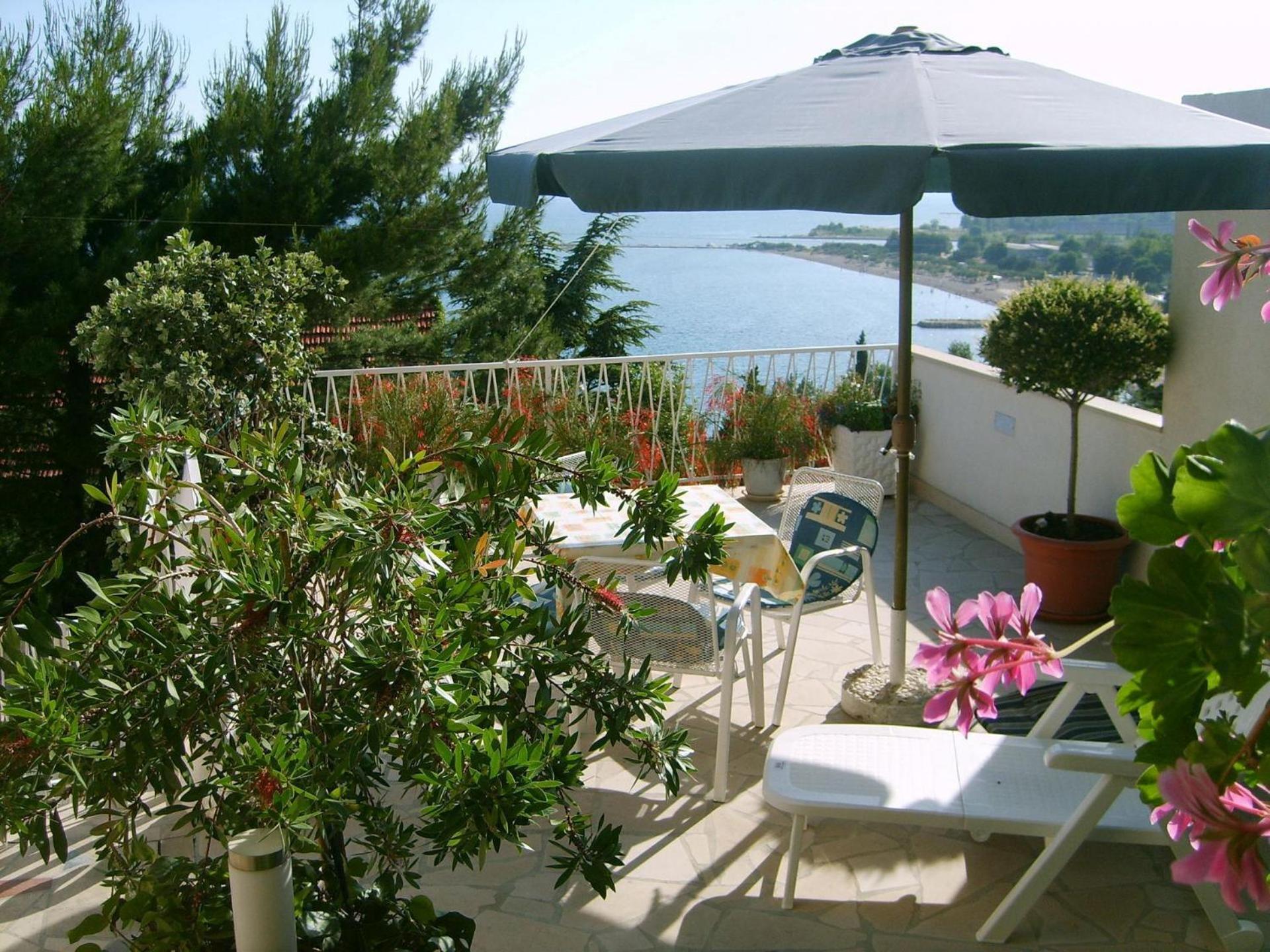 Apartments Ivan - With Parking Omis Bagian luar foto