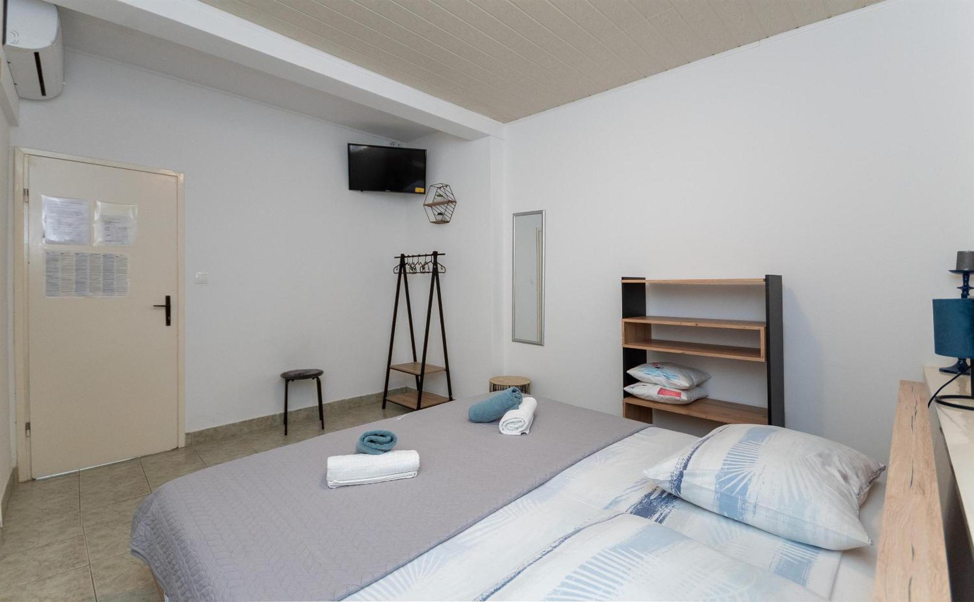 Apartments Ivan - With Parking Omis Bagian luar foto