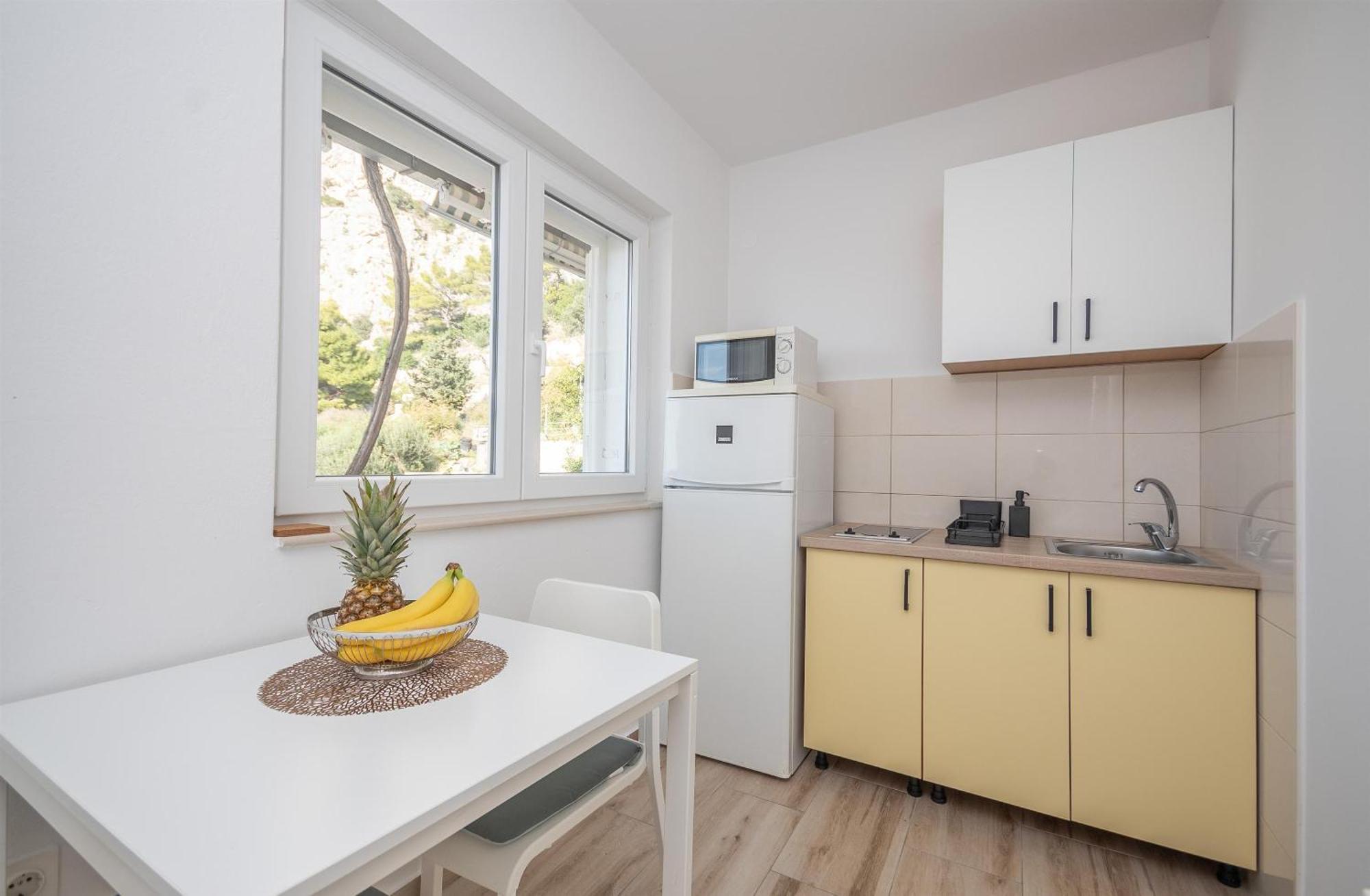 Apartments Ivan - With Parking Omis Bagian luar foto