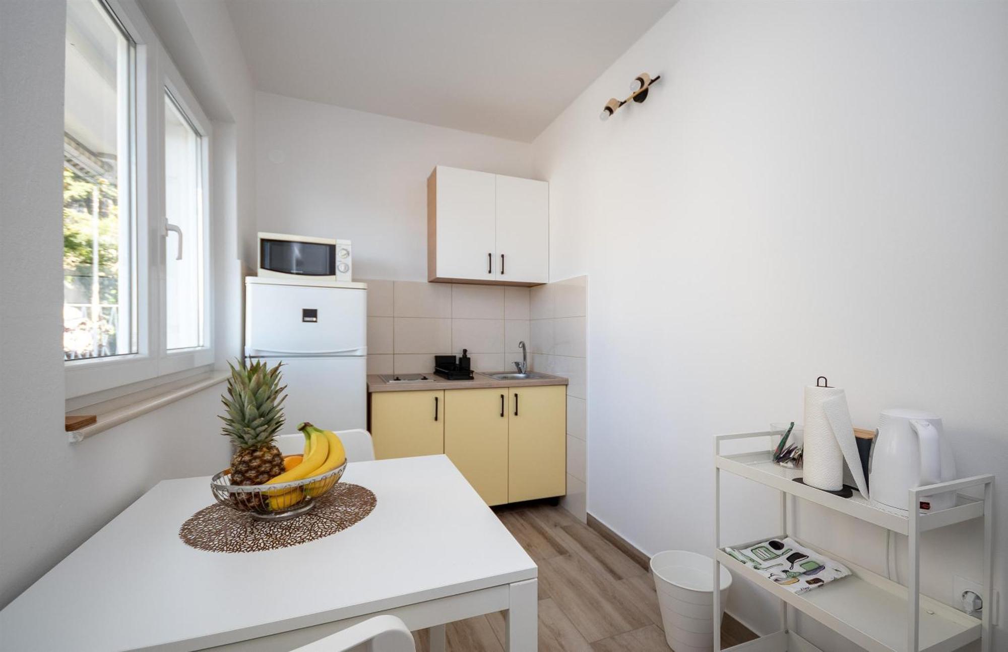 Apartments Ivan - With Parking Omis Bagian luar foto