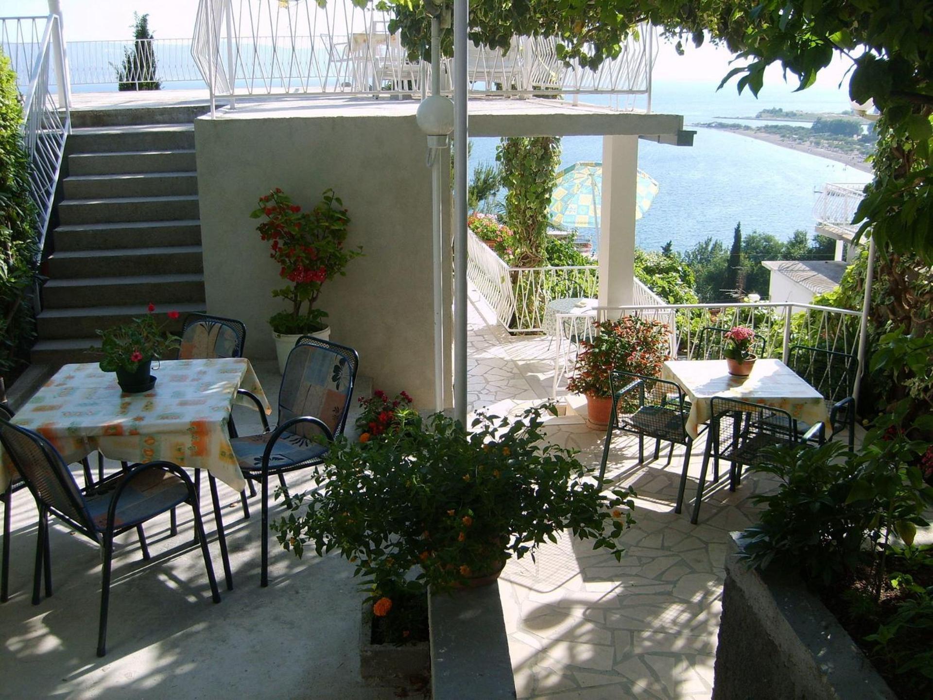 Apartments Ivan - With Parking Omis Bagian luar foto