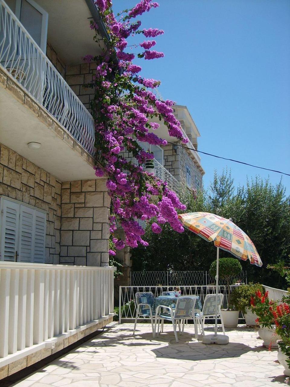 Apartments Ivan - With Parking Omis Bagian luar foto