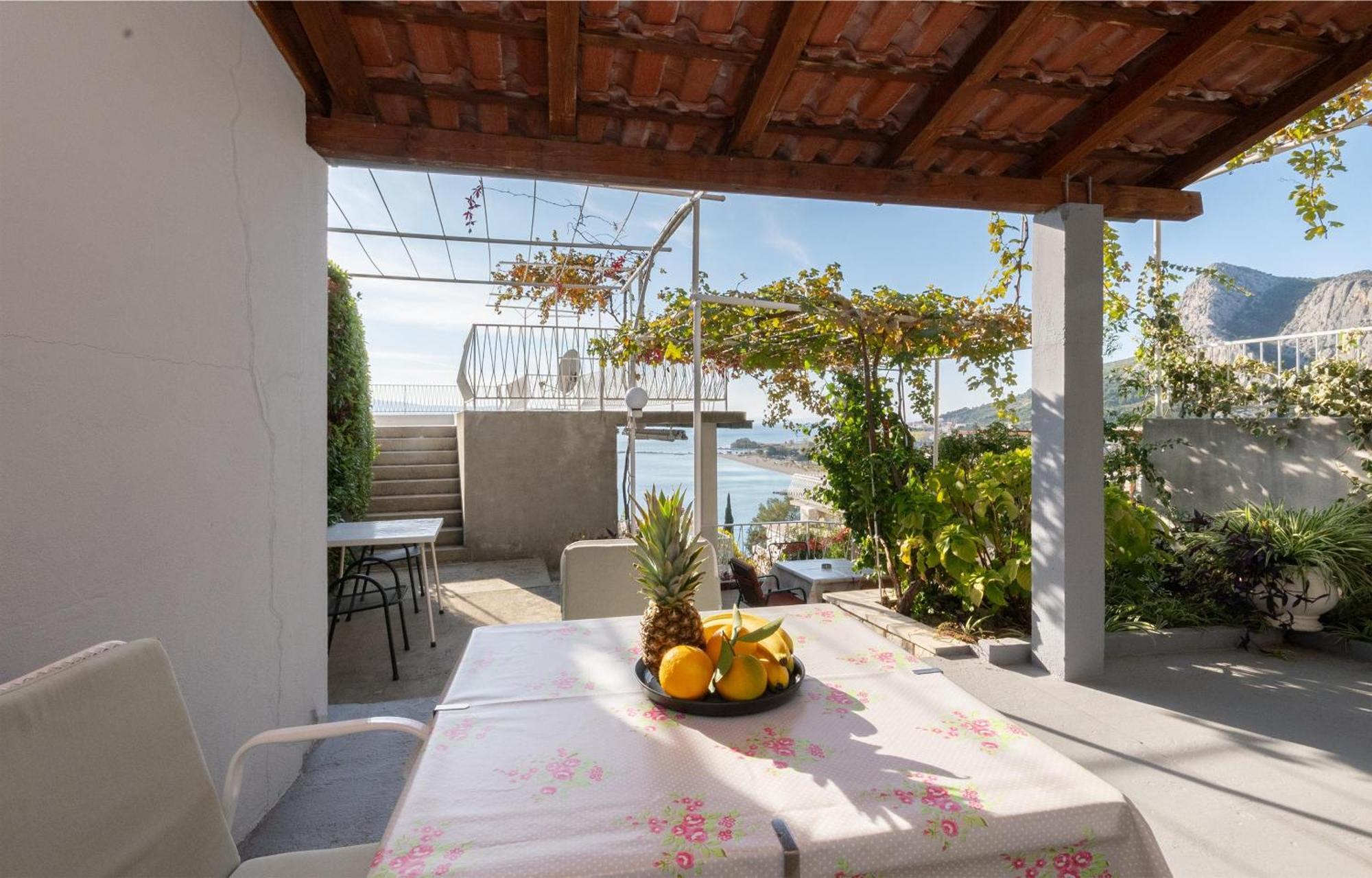 Apartments Ivan - With Parking Omis Bagian luar foto